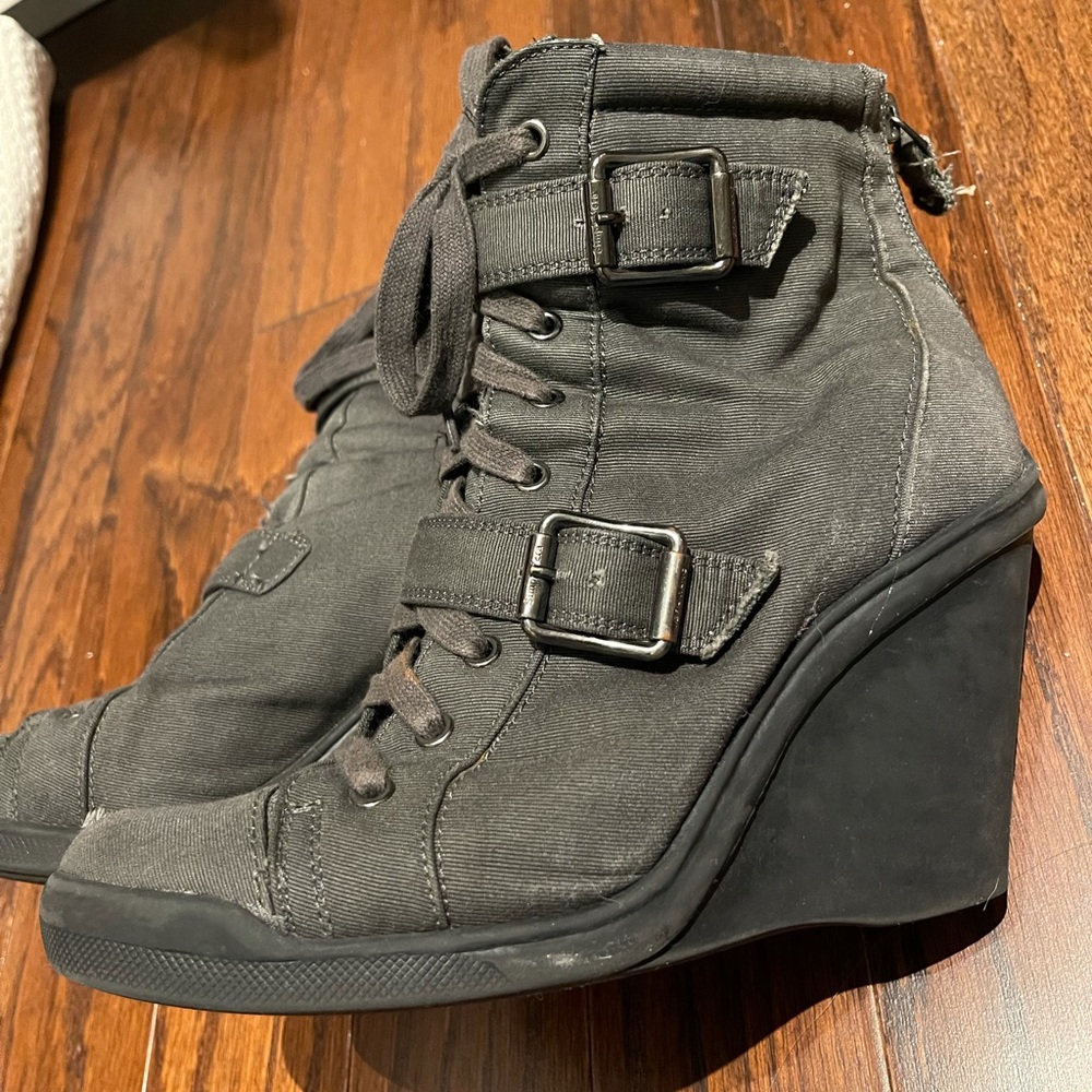 Vera Wang Canvas Grey Heel Boots